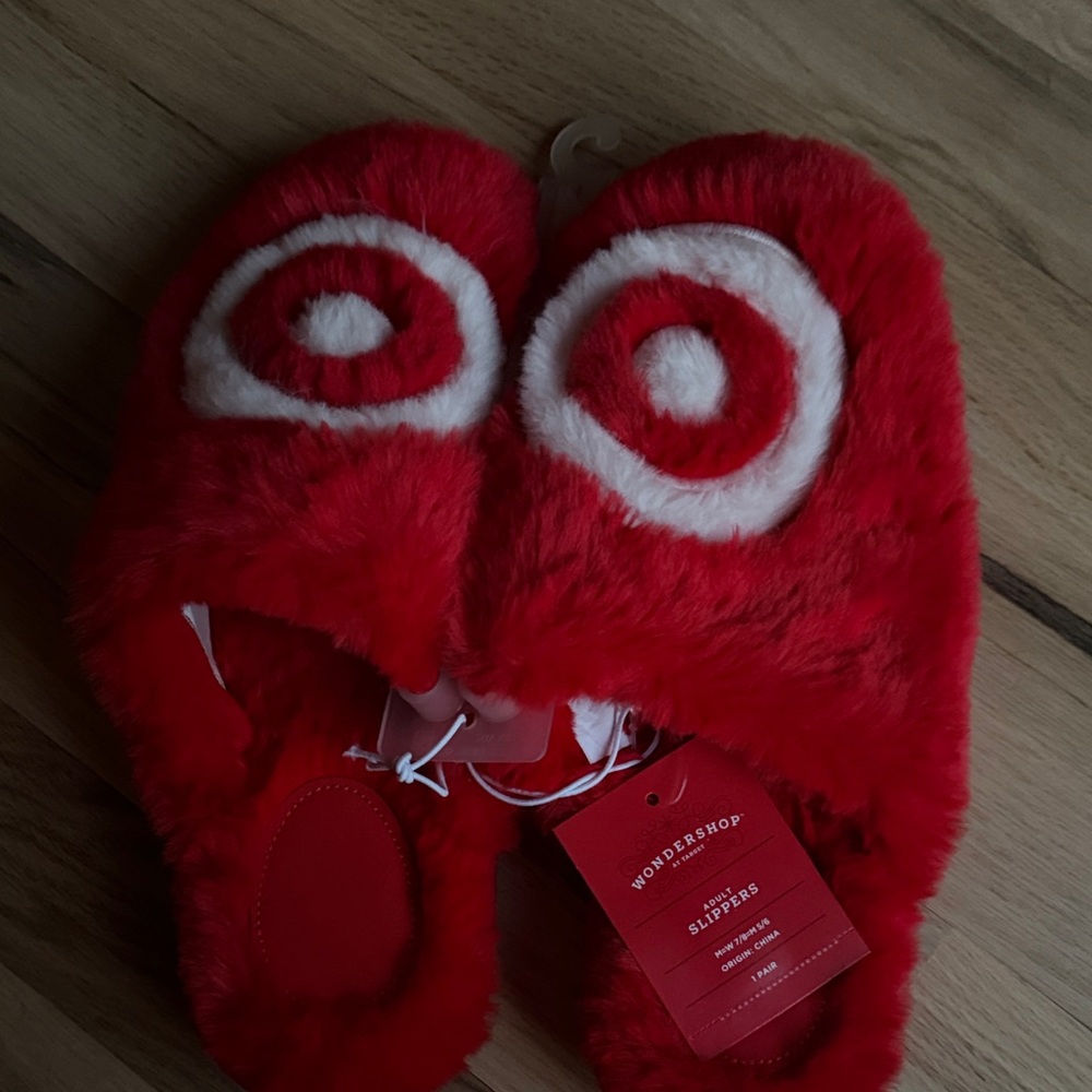 Wondershop Red Fuzzy Target Circle Slippers - Picture 2 of 4